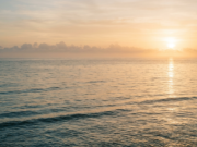 Super El Niño: What Makes an El Niño ‘Super’ Calm tropical ocean under a hazy warm sky with heat shimmer at the horizon