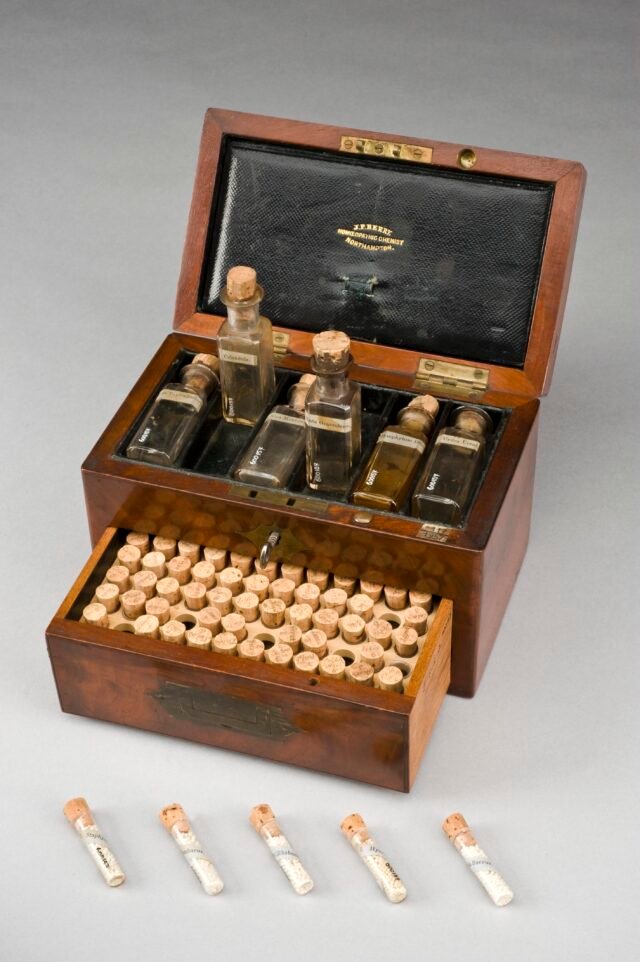Homeopathic medicine chest with glass vials